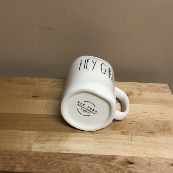 Beautiful New Rae Dunn “Hey Girl” Mug - Picture 3 of 3